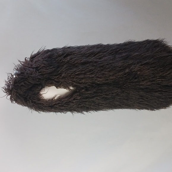 Br Faux Mongolian Vest. - Picture 3 of 7